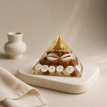Laxmi Pyramid with Shree Yantra and Gomti Chakra – inside the Griha Shanti Vastu Gift Box