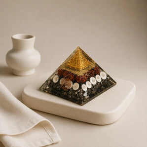 Dhanlabh Pyramid – Shree Yantra, Rudraksha, Gomti Chakra & Pyrite