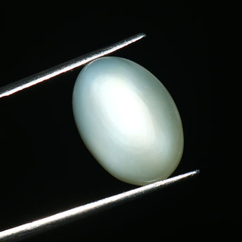 Premium Moonstone Chandrakant 7.86 Carat 8.62 Ratti gemstone from World of Oorja