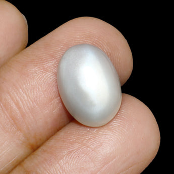 Smooth oval cut Moonstone, 9.45 Carat Chandrakant, 10.37 Ratti)