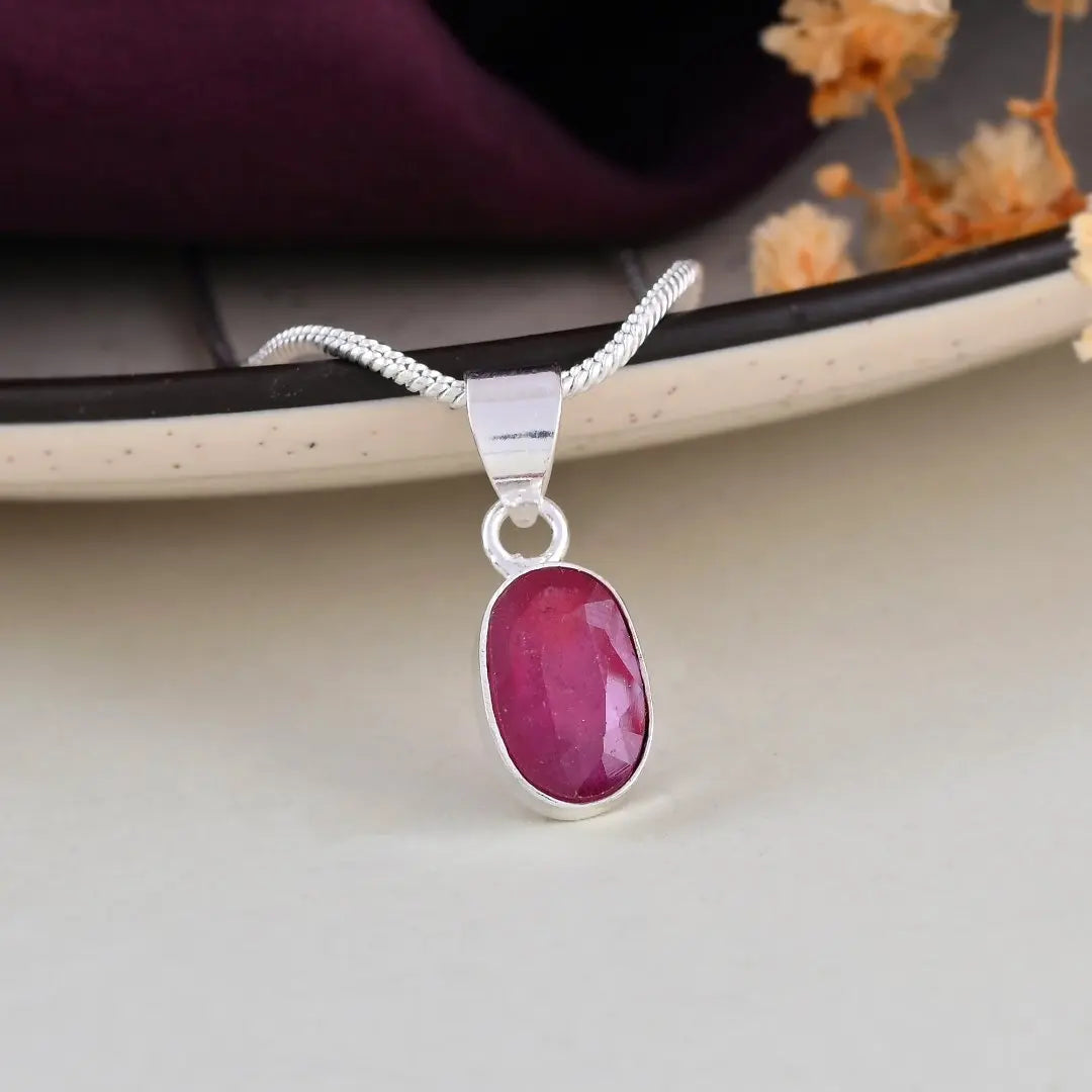 Ruby pendant - WorldOfOorja