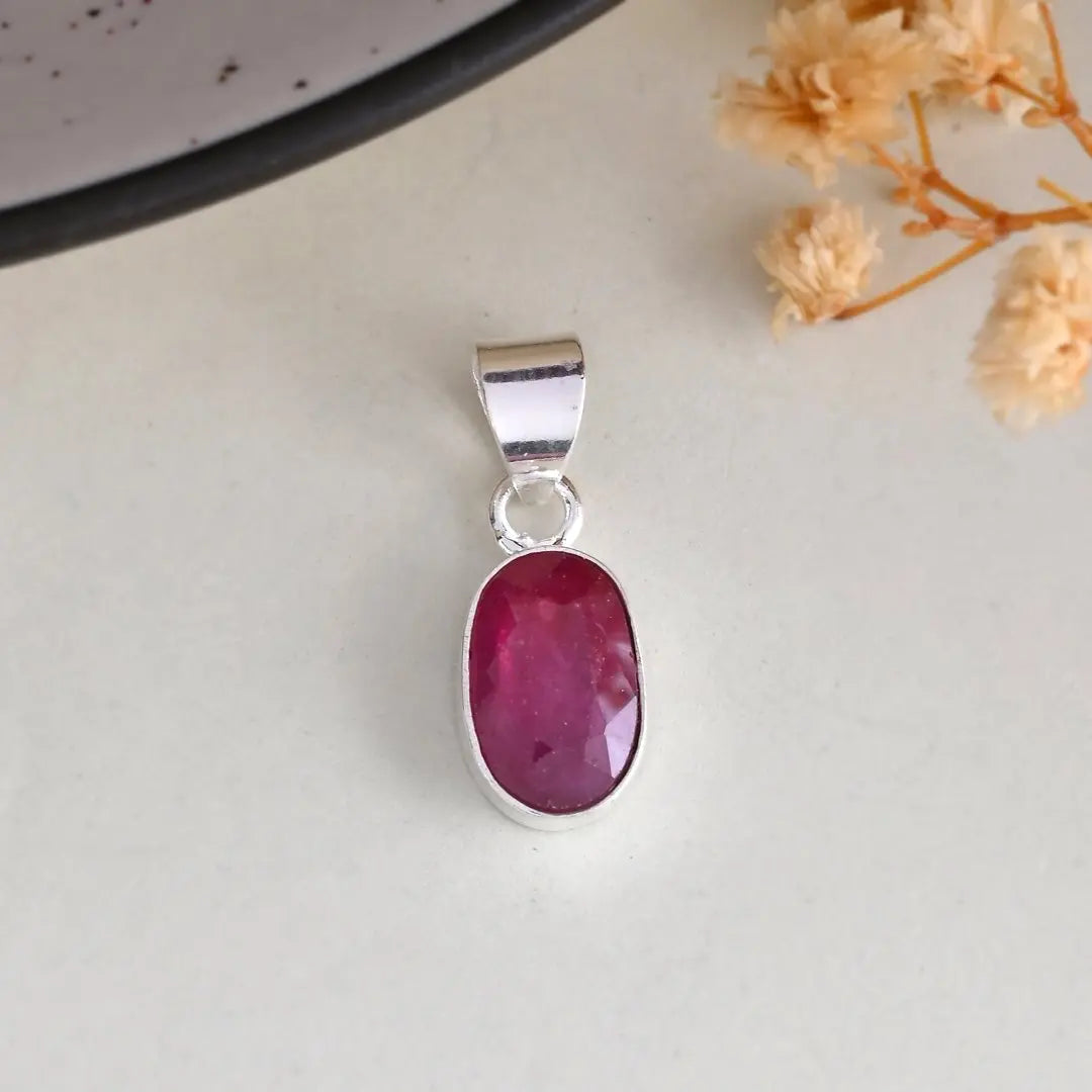 Ruby pendant - WorldOfOorja