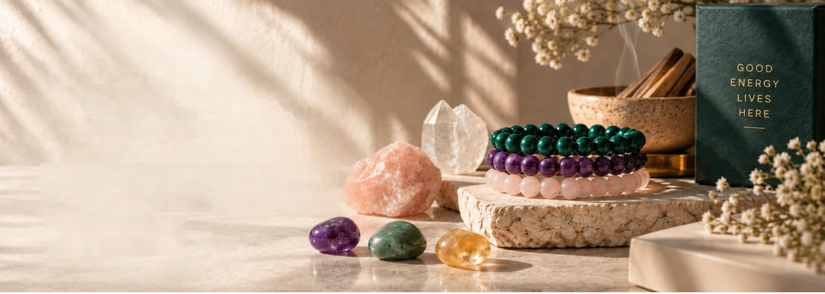 Natural crystal bracelets in malachite, amethyst and rose quartz with raw rose quartz, clear quartz and tumbled stones – World of Oorja