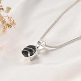 Sulemani Hakik pendant Prong setting side view showing banded agate